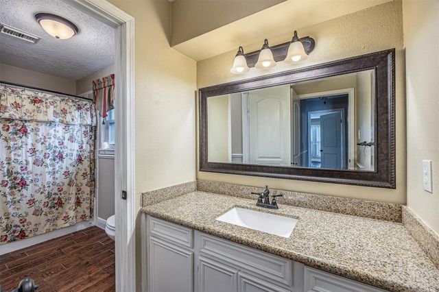 208 N Burnett Drive, Baytown, TX 77520