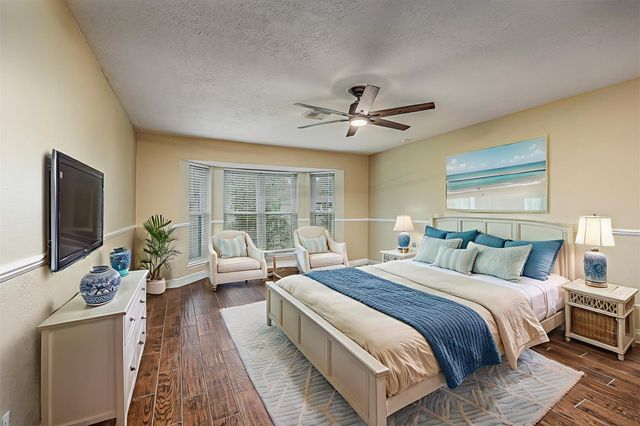 208 N Burnett Drive, Baytown, TX 77520