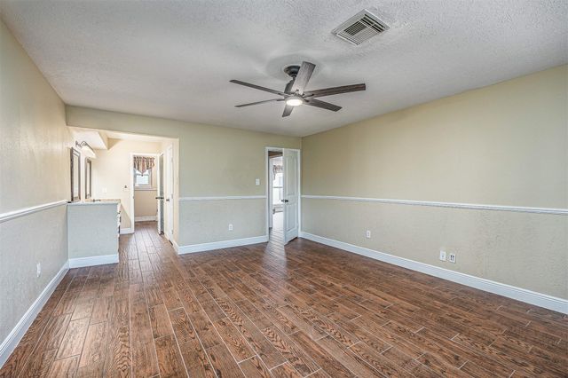 208 N Burnett Drive, Baytown, TX 77520