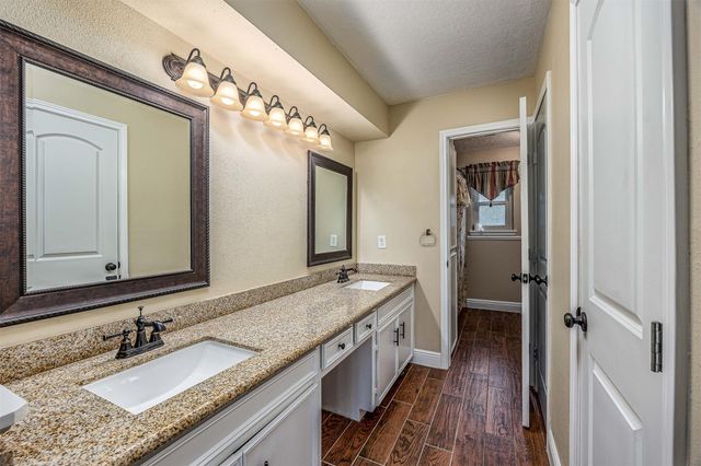 208 N Burnett Drive, Baytown, TX 77520