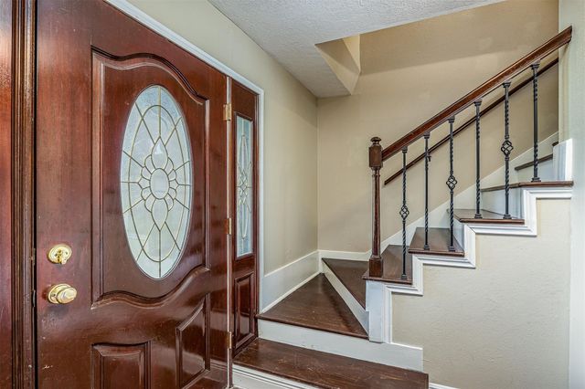 208 N Burnett Drive, Baytown, TX 77520