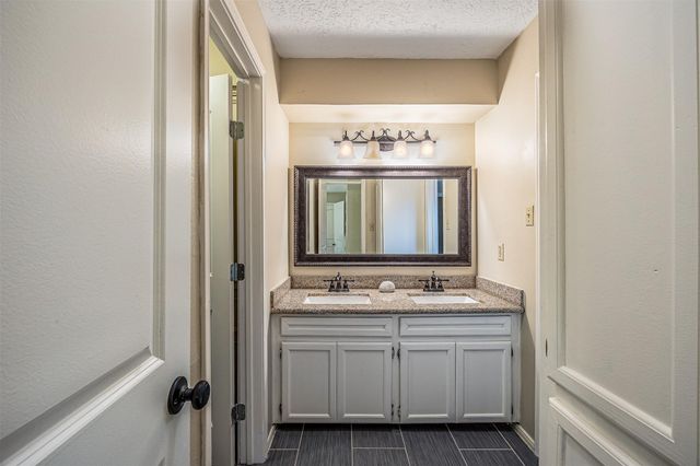 208 N Burnett Drive, Baytown, TX 77520