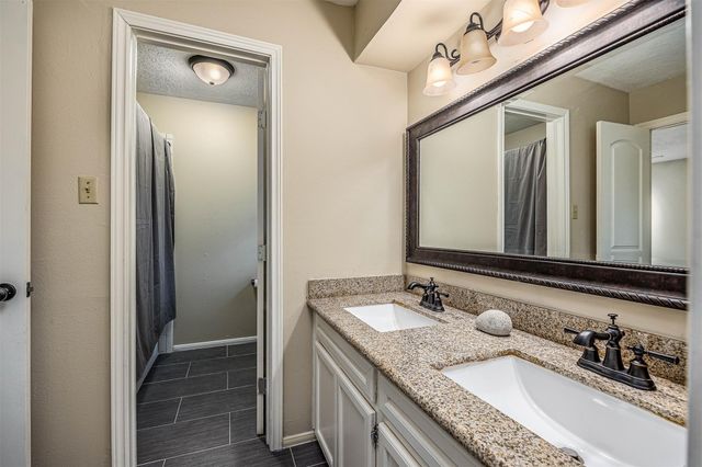 208 N Burnett Drive, Baytown, TX 77520
