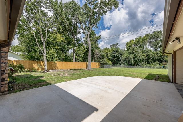 208 N Burnett Drive, Baytown, TX 77520