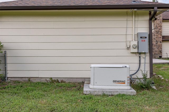 208 N Burnett Drive, Baytown, TX 77520