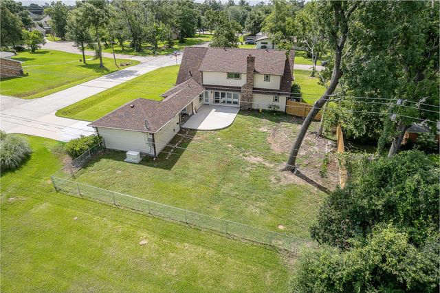 208 N Burnett Drive, Baytown, TX 77520