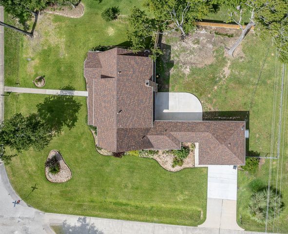 208 N Burnett Drive, Baytown, TX 77520