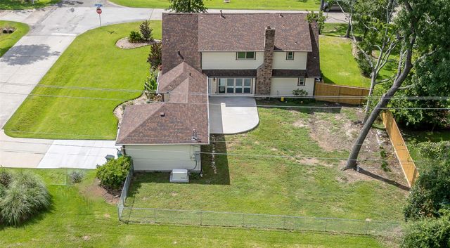 208 N Burnett Drive, Baytown, TX 77520