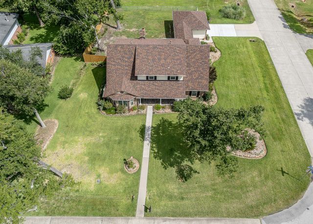 208 N Burnett Drive, Baytown, TX 77520