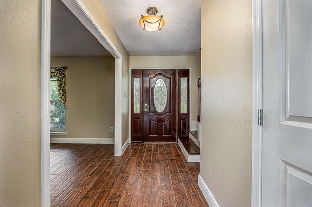 208 N Burnett Drive, Baytown, TX 77520
