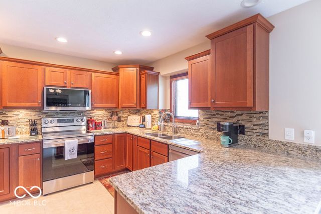 9437 Gladstone Drive, Pittsboro, IN 46167