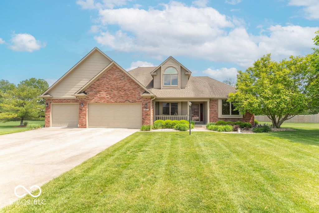 9437 Gladstone Drive, Pittsboro, IN 46167