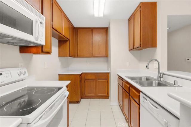 18312 PARKVIEW LANE 202, Huntington Beach, CA 92648