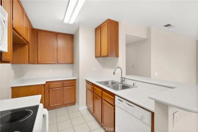 18312 PARKVIEW LANE 202, Huntington Beach, CA 92648