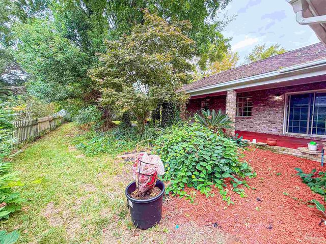 6982 Lake Joanne Dr, Pensacola, FL 32506
