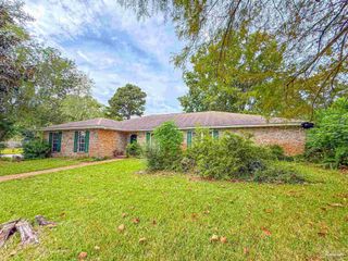 6982 Lake Joanne Dr, Pensacola, FL 32506
