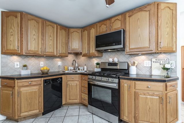 54 Huntington Ave, Dartmouth, MA 02747