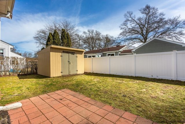 54 Huntington Ave, Dartmouth, MA 02747