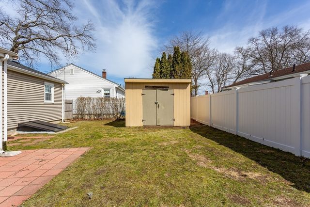 54 Huntington Ave, Dartmouth, MA 02747