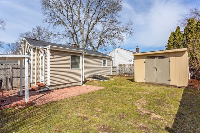 54 Huntington Ave, Dartmouth, MA 02747
