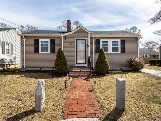 54 Huntington Ave, Dartmouth, MA 02747