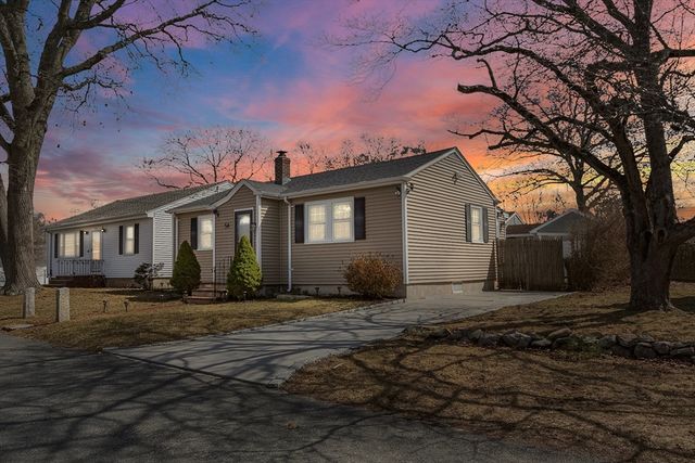 54 Huntington Ave, Dartmouth, MA 02747