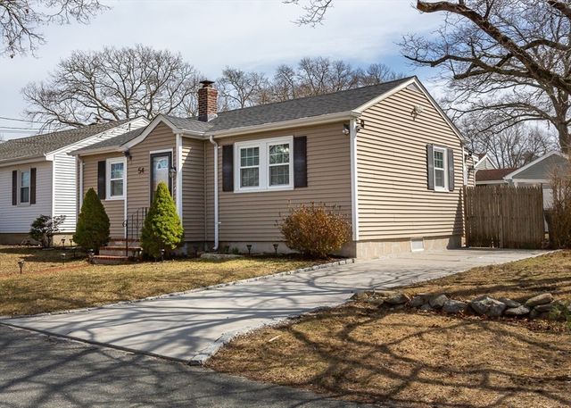 54 Huntington Ave, Dartmouth, MA 02747