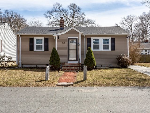 54 Huntington Ave, Dartmouth, MA 02747