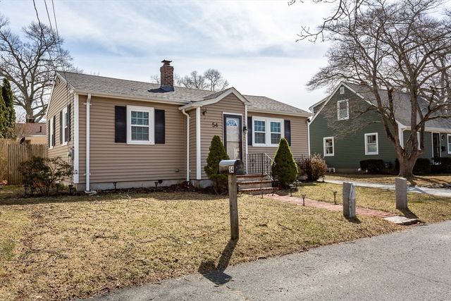 54 Huntington Ave, Dartmouth, MA 02747