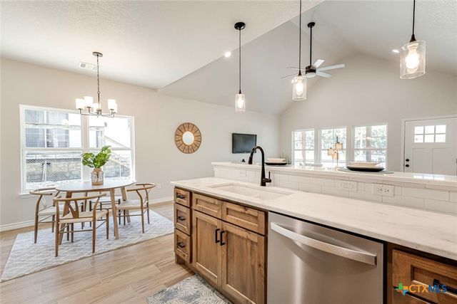 1420 Canyon Bend, Canyon Lake, TX 78133