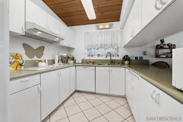 4473 Charger Blvd, San Diego, CA 92117