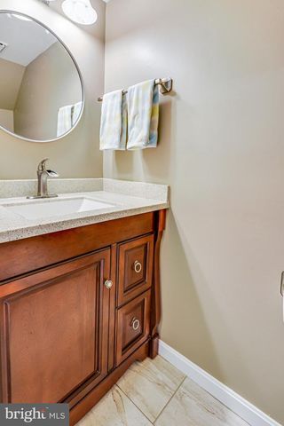 329 S PICKETT ST, Alexandria, VA 22304