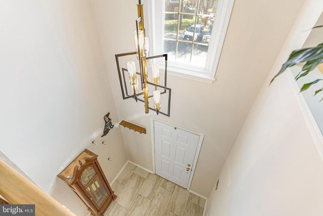 329 S PICKETT ST, Alexandria, VA 22304