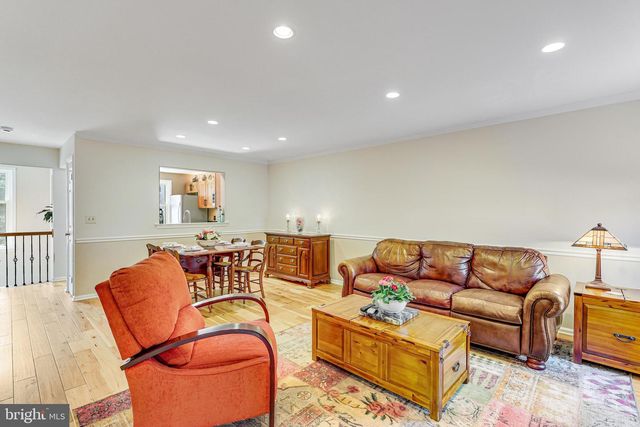 329 S PICKETT ST, Alexandria, VA 22304