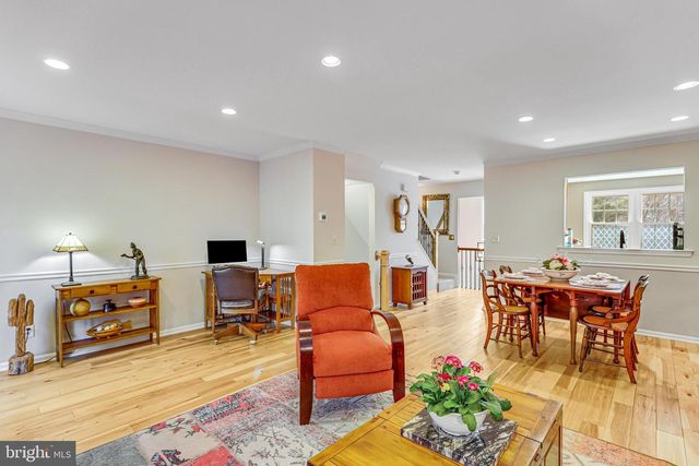 329 S PICKETT ST, Alexandria, VA 22304