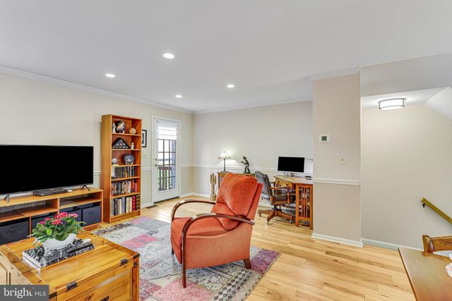 329 S PICKETT ST, Alexandria, VA 22304