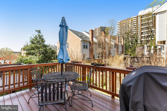 329 S PICKETT ST, Alexandria, VA 22304