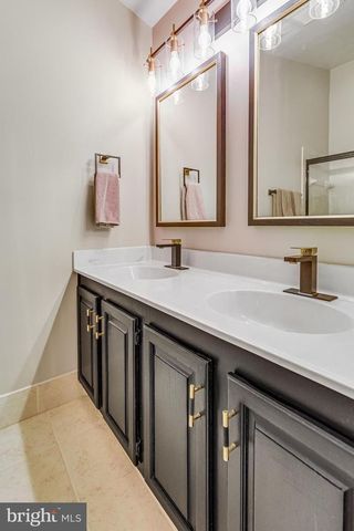 329 S PICKETT ST, Alexandria, VA 22304