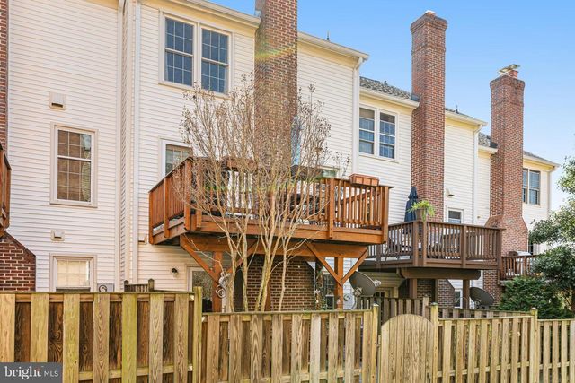 329 S PICKETT ST, Alexandria, VA 22304