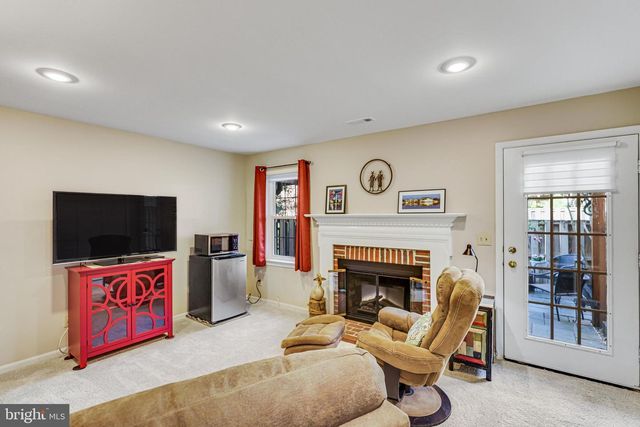 329 S PICKETT ST, Alexandria, VA 22304