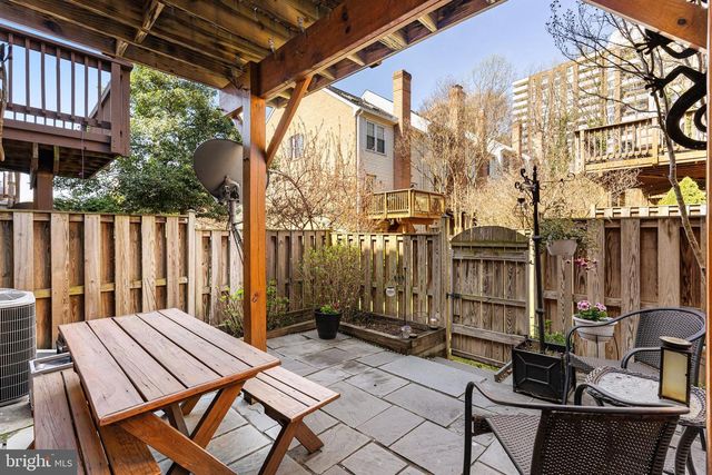 329 S PICKETT ST, Alexandria, VA 22304