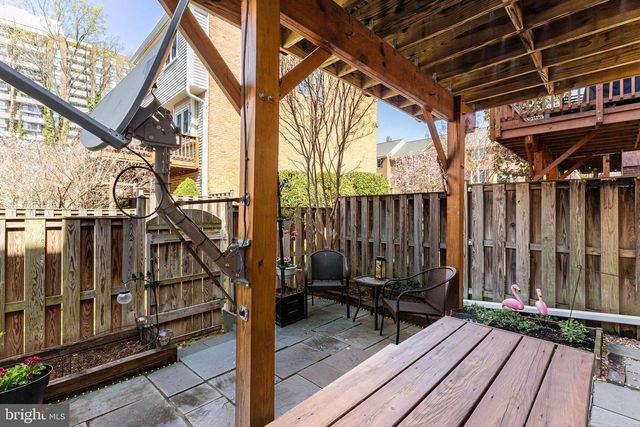 329 S PICKETT ST, Alexandria, VA 22304