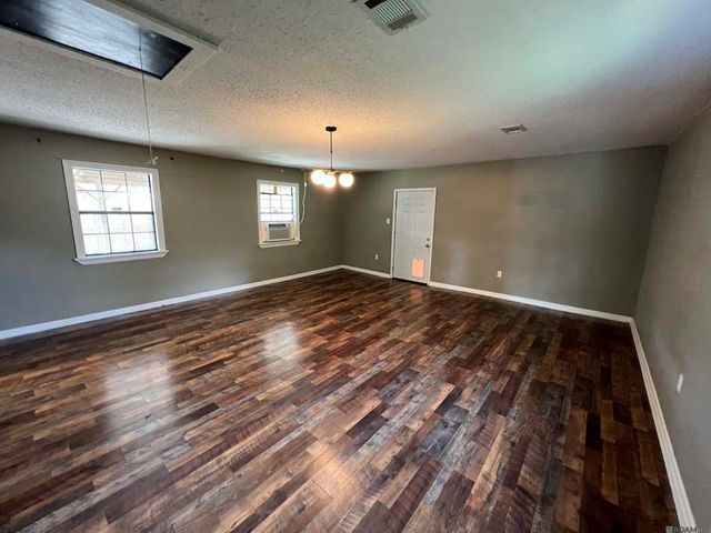 8725 Fairoaks St, Denham Springs, LA 70726