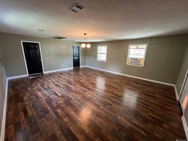 8725 Fairoaks St, Denham Springs, LA 70726