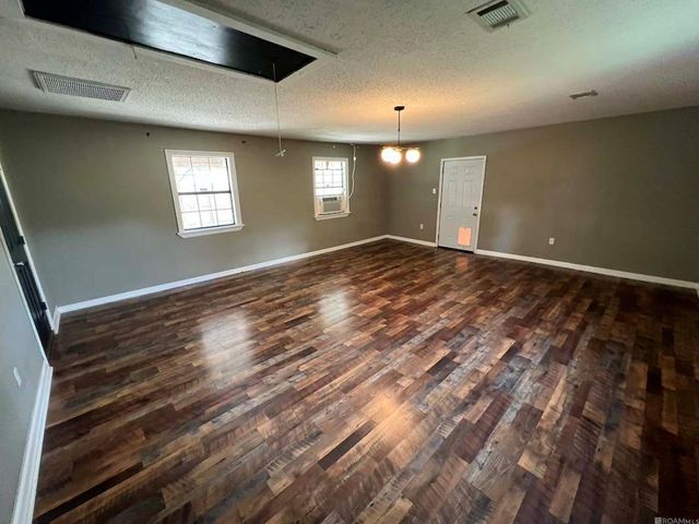 8725 Fairoaks St, Denham Springs, LA 70726