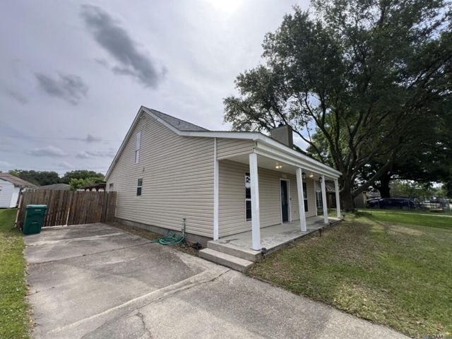 8725 Fairoaks St, Denham Springs, LA 70726