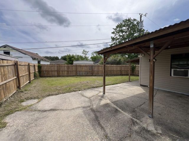 8725 Fairoaks St, Denham Springs, LA 70726