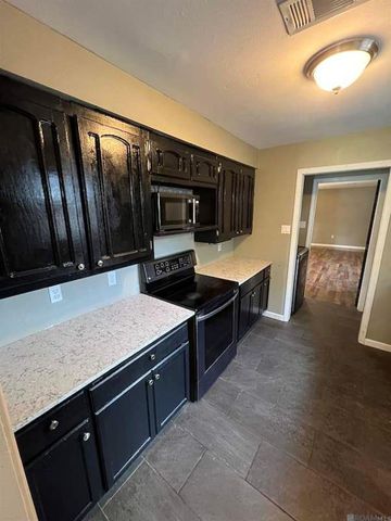 8725 Fairoaks St, Denham Springs, LA 70726