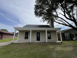 8725 Fairoaks St, Denham Springs, LA 70726