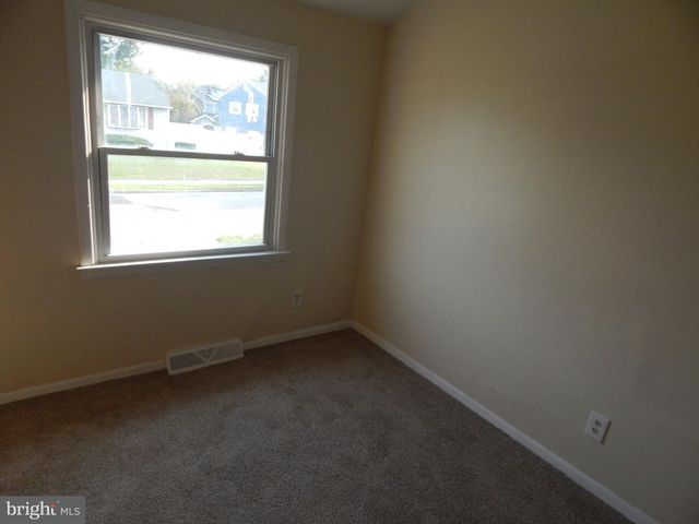 319 MONROE AVE, Edgewater Park, NJ 08010
